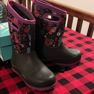 Bogs Kids' Black and Purple snow boots